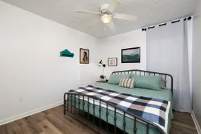 Bright Townhome with THREE KING-SIZE beds - Image 4