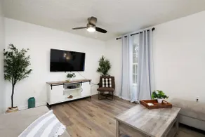 Bright Townhome with THREE KING-SIZE beds - Image 2