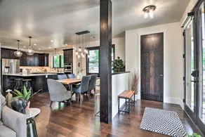 Chic Abode, Beautiful & Spacious, Walk to Old Town - Image 5