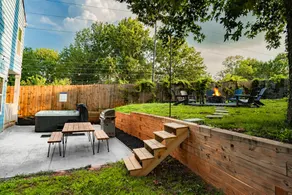 Large Modern Home Centrally located With Hot Tub - Image 3