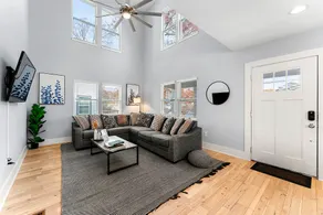 Large Modern Home Centrally located With Hot Tub - Image 4