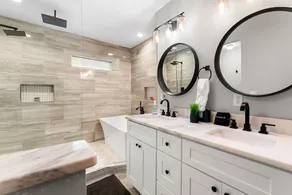 Large Modern Home Centrally located With Hot Tub - Image 5