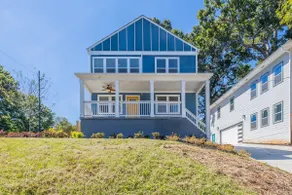 Large Modern Home Centrally located With Hot Tub - Image 2