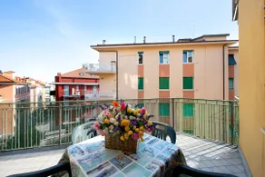 Ferienwohnung „Trilocale Mazzini mit 2 Balkonen“ nahe Meer mit Balkon - Image 2