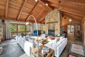 Blue Mountain Haven: 5 Bedroom Mountain View Retreat - Image 4