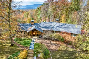 Blue Mountain Haven: 5 Bedroom Mountain View Retreat - Image 2
