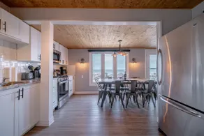 Erie Shores Lakehouse! · Sunsets & Hot Tub - Image 4