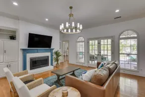 Amazing Luxury 5 Bedrooms Home with Private Pool - Image 2