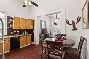 2BD In Heart of Mid CIty | 2 Blocks off Street Car - Image 5