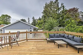 Ideal Green Bay Home < 3 Mi to Lambeau Field! - Image 2