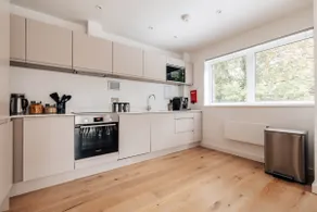 Stunning Modern 2 Bedroom Apartment With Spectacular Views of Bath Skyline - Image 4