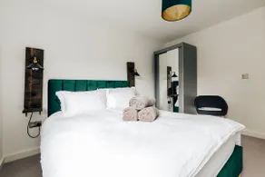 Modern Family Apartment with views of Bath - Image 4