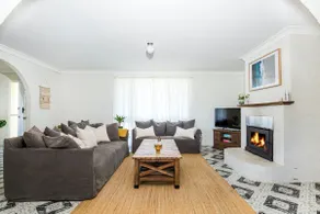 Whitewash I Pet Friendly I 5 Mins Walk to Beach - Image 3