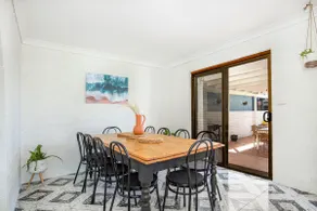 Whitewash I Pet Friendly I 5 Mins Walk to Beach - Image 5