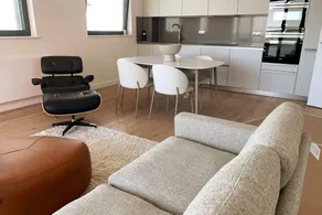 Gorgeous 2 Bed Apartment with Stunning Sea Views with Free Parking and Fast Internet - Image 4