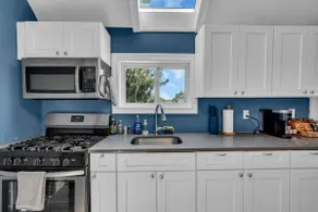 1 Bedroom Apt with Private Roof Deck Near Beach - Image 2