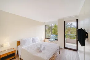 Wood View 2BR W Wifi Parking & View - Image 2
