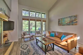 Bend Townhome w/ Golf Course Views & Private Deck! - Image 5