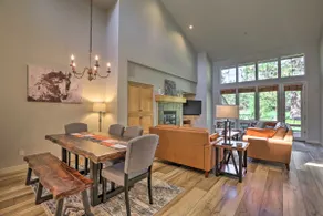 Bend Townhome w/ Golf Course Views & Private Deck! - Image 2