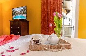 5208-L King Suite-kitchenette w/full size fridge-pool courtyard views-hot tub - Image 4