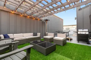 Ultimate Game House with Rooftop Terrace - Image 2