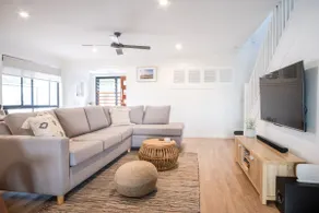 Modern Dog-Friendly Mudjimba Townhouse - Image 2