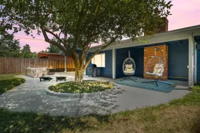 Eclectic Mid-Mod Retreat 15 min to DT Denver - Image 4