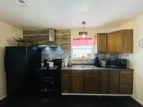 Town & Country Cottage - Image 2