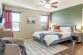 5 min to Rose | Hot Tub~Playset~KING Bed~4bd/2ba - Image 4