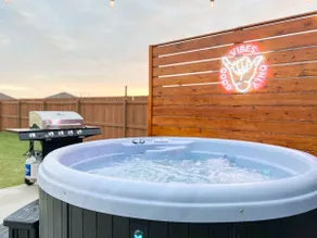 5 min to Rose | Hot Tub~Playset~KING Bed~4bd/2ba - Image 5
