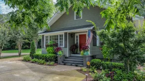 Bungalow on Main - Book for Football Season! - Image 2