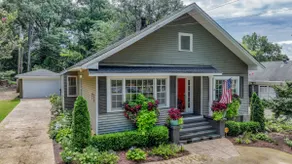 Bungalow on Main - Book for Football Season! - Image 4