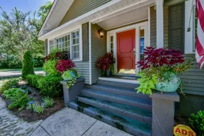 Bungalow on Main - Book for Football Season! - Image 5