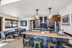 Agréable chalet adapté aux familles avec barbecue et jacuzzi | Vue sur l'eau - Image 4