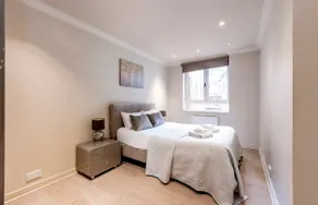 Stunning 3-bedroom in the heart of London with parking - Image 4