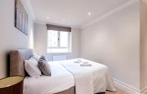 Stunning 3-bedroom in the heart of London with parking - Image 5