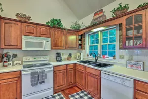 Tranquil Hendersonville Cabin w/ Mountain Views! - Image 4