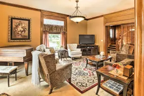 Free WiFi Home w/ Balcony & Yard in Surgeon Bay - Image 4