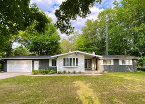 4 Bed Ranch, Games, Fire Pit, Trails - Sleeps 10 - Image 3