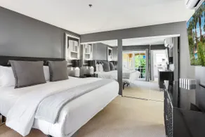 Chic Downtown Bungalow - Image 4