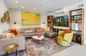 Chic Downtown Bungalow - Image 3