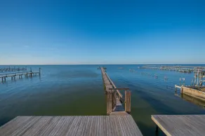Waterfront 3BR/3BA on Copano Bay w/ Private Fishing Pier - Image 3