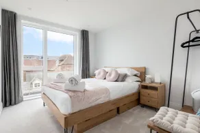 Endless Summer - Spacious Living Space on Poole Quay - Image 5