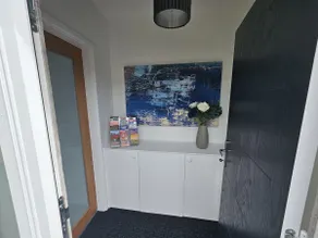 3-Beds Sleeps 6 Walking distance to Castle & Town - Image 2