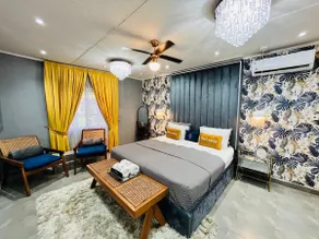Luxury Escape w/ Infinity Pool & Hot Tub Bar - Image 2