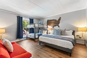 Famous MUSIC ROW 1 Bedroom Condo with FREE Parking and Pool - Image 5