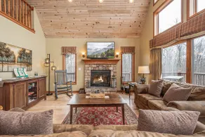 Lucky 12 | Centrally Located, Lake Access, Hot Tub - Image 3