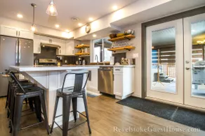 Revy Guest House - Downtown + Hot Tub - Image 4