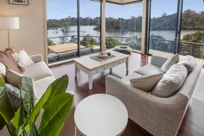 Arukah House - 5BR Waterfront Home with Lake View - Image 2