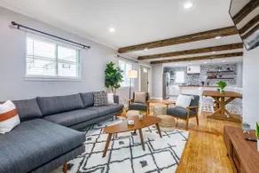 Stunning Three Bedroom Lake Escape - Image 3